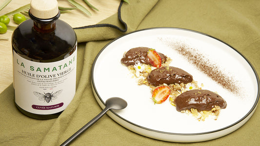 MOUSSE AU CHOCOLAT À L’HUILE D’OLIVE ET FLEUR DE SEL